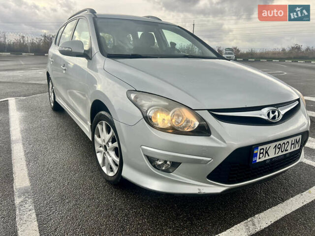 Серый Хендай i30 Wagon, объемом двигателя 1.6 л и пробегом 311 тыс. км за 7800 $, фото 2 на Automoto.ua