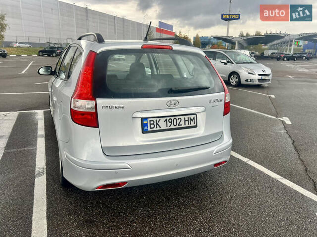 Серый Хендай i30 Wagon, объемом двигателя 1.6 л и пробегом 311 тыс. км за 7800 $, фото 3 на Automoto.ua