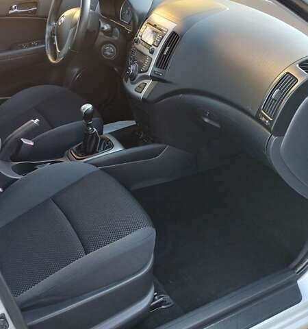 Синий Хендай i30 Wagon, объемом двигателя 1.6 л и пробегом 218 тыс. км за 6400 $, фото 12 на Automoto.ua