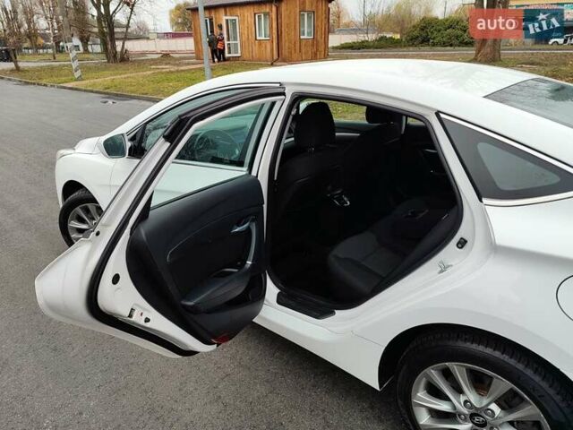 Белый Хендай и40, объемом двигателя 2 л и пробегом 148 тыс. км за 11500 $, фото 9 на Automoto.ua