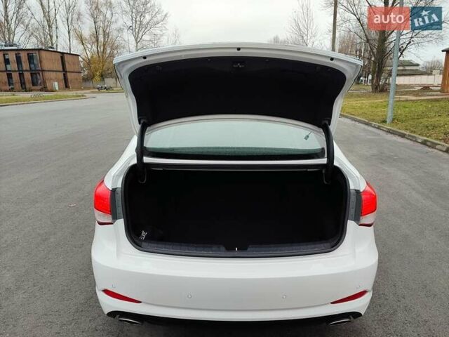 Белый Хендай и40, объемом двигателя 2 л и пробегом 148 тыс. км за 11500 $, фото 10 на Automoto.ua