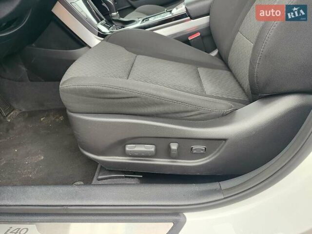 Белый Хендай и40, объемом двигателя 2 л и пробегом 148 тыс. км за 11500 $, фото 17 на Automoto.ua