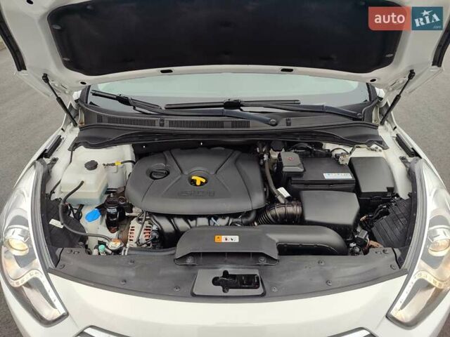 Белый Хендай и40, объемом двигателя 2 л и пробегом 148 тыс. км за 11500 $, фото 13 на Automoto.ua