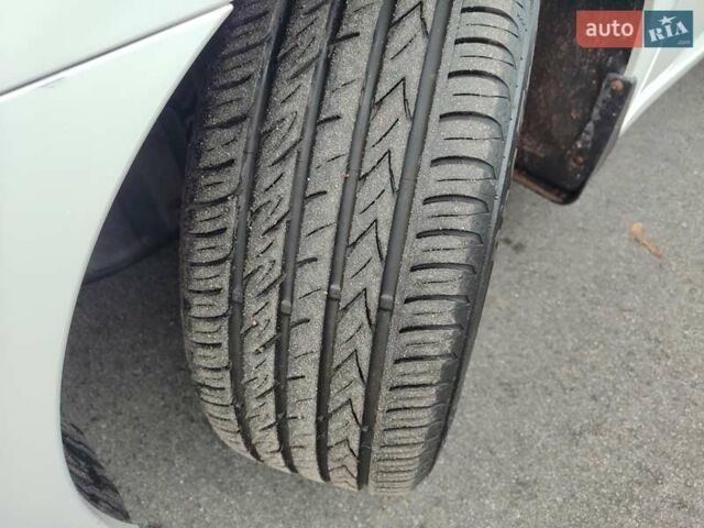 Белый Хендай и40, объемом двигателя 2 л и пробегом 148 тыс. км за 11500 $, фото 15 на Automoto.ua