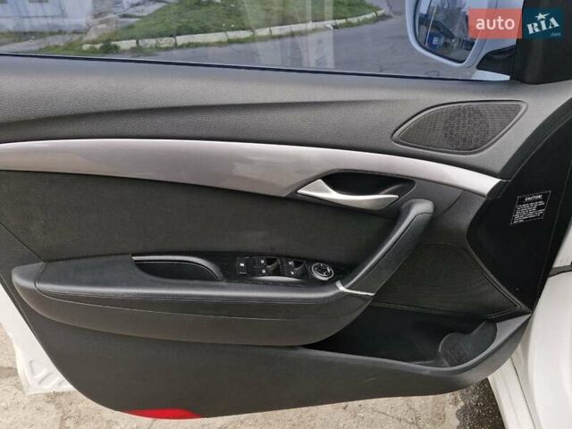 Белый Хендай и40, объемом двигателя 1.69 л и пробегом 245 тыс. км за 6999 $, фото 9 на Automoto.ua