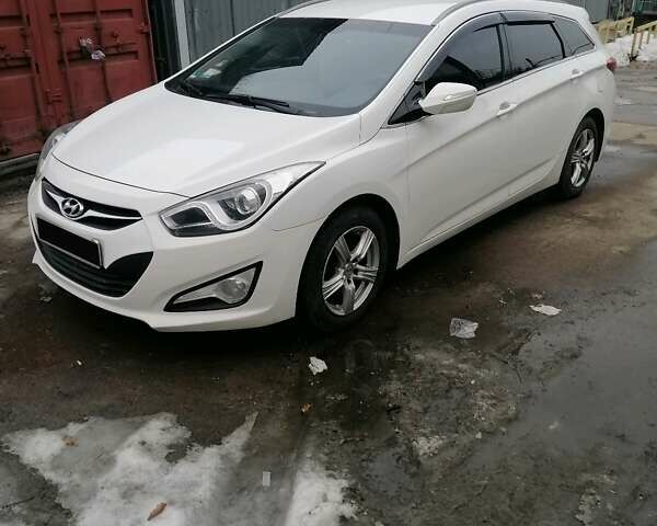 Белый Хендай и40, объемом двигателя 1.7 л и пробегом 333 тыс. км за 8500 $, фото 6 на Automoto.ua