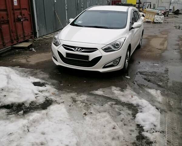 Белый Хендай и40, объемом двигателя 1.7 л и пробегом 333 тыс. км за 8500 $, фото 7 на Automoto.ua