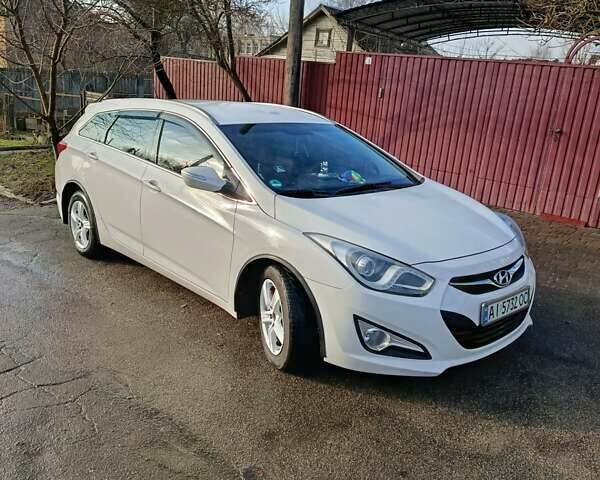 Белый Хендай и40, объемом двигателя 1.7 л и пробегом 333 тыс. км за 8150 $, фото 1 на Automoto.ua