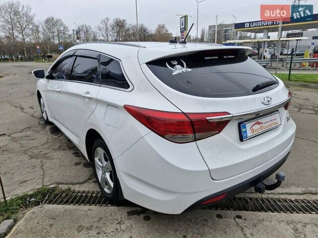 Белый Хендай и40, объемом двигателя 1.69 л и пробегом 245 тыс. км за 6999 $, фото 4 на Automoto.ua