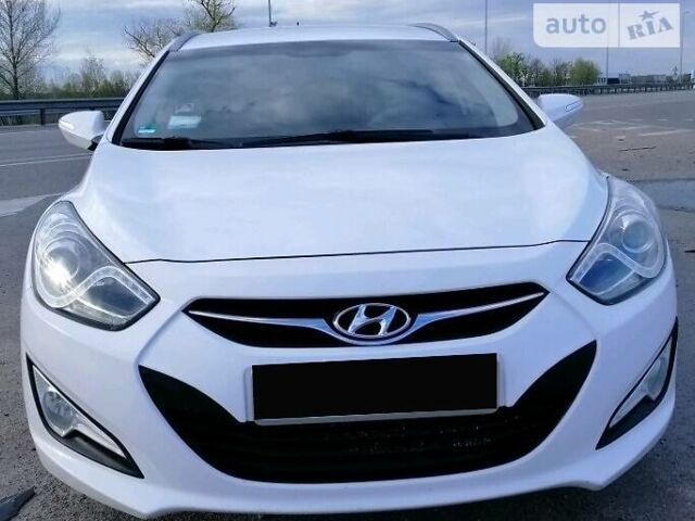 Белый Хендай и40, объемом двигателя 1.7 л и пробегом 333 тыс. км за 8500 $, фото 1 на Automoto.ua