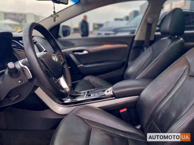 Белый Хендай и40, объемом двигателя 1.7 л и пробегом 202 тыс. км за 12300 $, фото 11 на Automoto.ua
