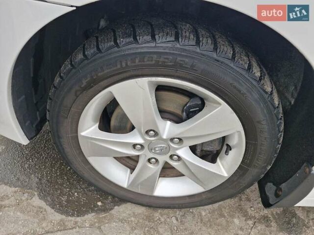 Белый Хендай и40, объемом двигателя 1.69 л и пробегом 245 тыс. км за 6999 $, фото 7 на Automoto.ua