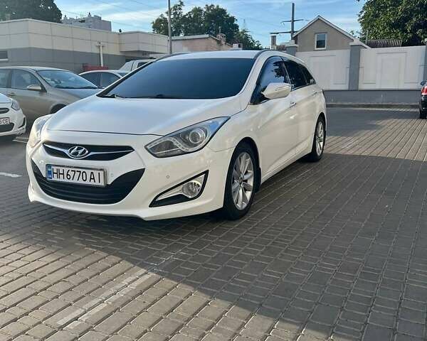 Белый Хендай и40, объемом двигателя 1.7 л и пробегом 294 тыс. км за 9500 $, фото 1 на Automoto.ua