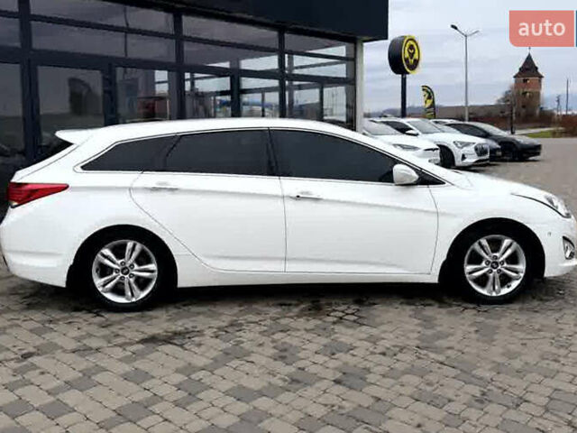 Белый Хендай и40, объемом двигателя 1.69 л и пробегом 337 тыс. км за 9790 $, фото 7 на Automoto.ua