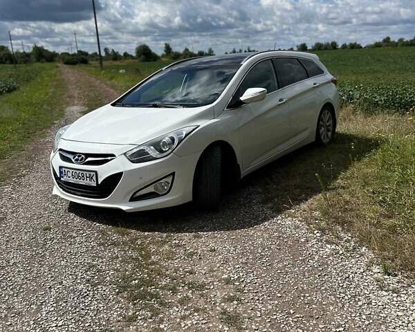 Белый Хендай и40, объемом двигателя 1.69 л и пробегом 269 тыс. км за 10500 $, фото 3 на Automoto.ua