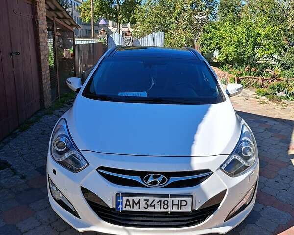 Белый Хендай и40, объемом двигателя 1.7 л и пробегом 200 тыс. км за 8700 $, фото 4 на Automoto.ua
