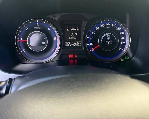 Белый Хендай и40, объемом двигателя 1.7 л и пробегом 294 тыс. км за 9500 $, фото 15 на Automoto.ua