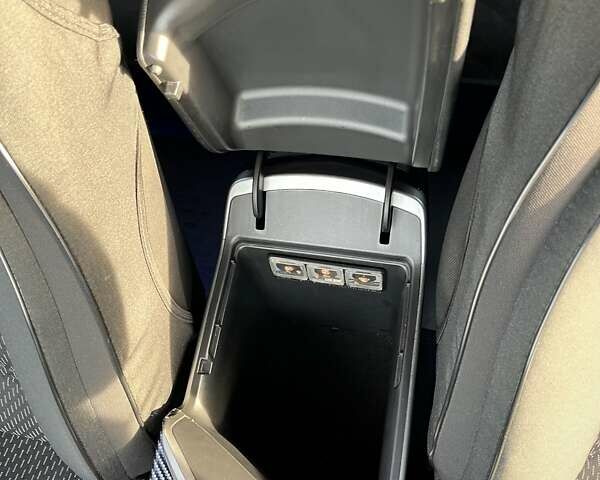 Білий Хендай і40, об'ємом двигуна 1.7 л та пробігом 290 тис. км за 9999 $, фото 82 на Automoto.ua