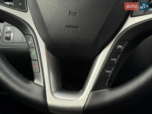 Белый Хендай и40, объемом двигателя 1.7 л и пробегом 342 тыс. км за 7950 $, фото 22 на Automoto.ua