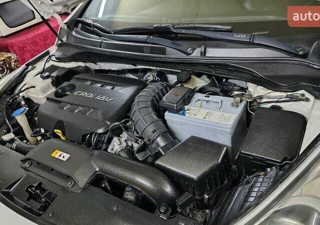 Белый Хендай и40, объемом двигателя 0 л и пробегом 295 тыс. км за 9350 $, фото 6 на Automoto.ua