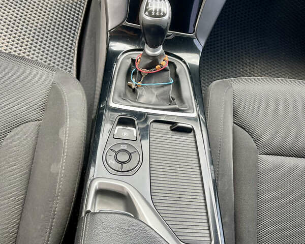 Белый Хендай и40, объемом двигателя 1.7 л и пробегом 224 тыс. км за 8900 $, фото 17 на Automoto.ua