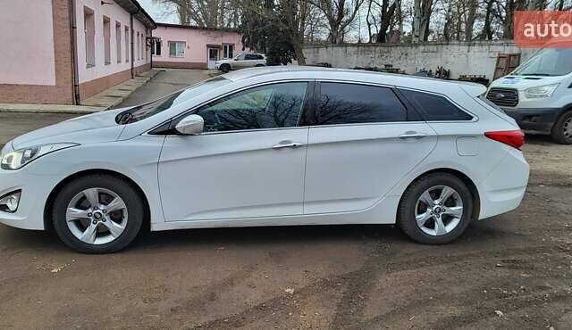 Білий Хендай і40, об'ємом двигуна 1.69 л та пробігом 244 тис. км за 10000 $, фото 3 на Automoto.ua