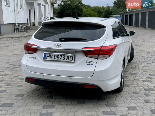 Белый Хендай и40, объемом двигателя 1.7 л и пробегом 224 тыс. км за 8900 $, фото 5 на Automoto.ua