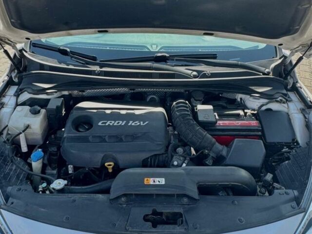 Белый Хендай и40, объемом двигателя 1.7 л и пробегом 266 тыс. км за 8600 $, фото 18 на Automoto.ua