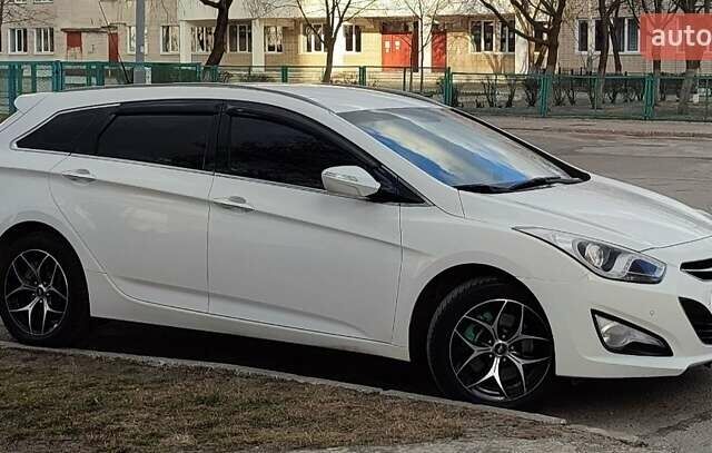 Белый Хендай и40, объемом двигателя 0 л и пробегом 295 тыс. км за 9350 $, фото 7 на Automoto.ua