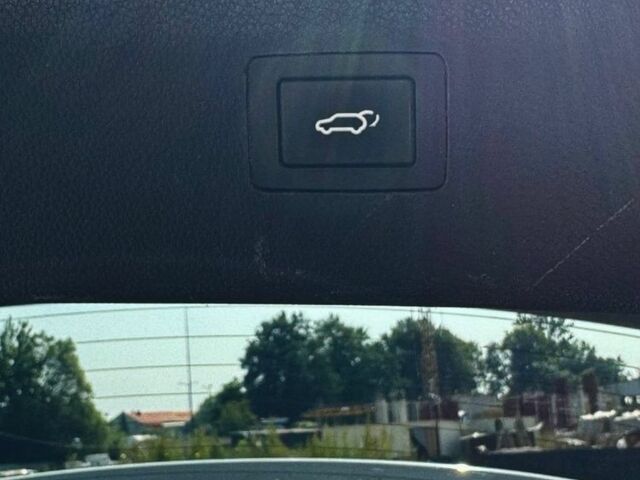 Белый Хендай и40, объемом двигателя 1.7 л и пробегом 266 тыс. км за 8600 $, фото 5 на Automoto.ua