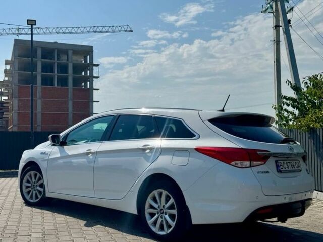 Белый Хендай и40, объемом двигателя 1.7 л и пробегом 266 тыс. км за 8600 $, фото 4 на Automoto.ua