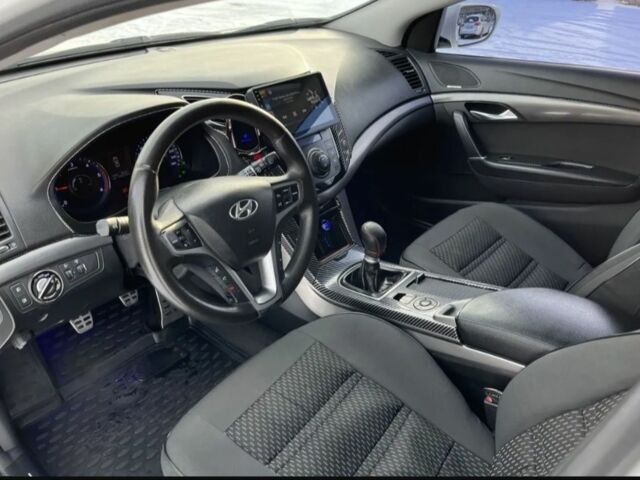 Белый Хендай и40, объемом двигателя 0 л и пробегом 293 тыс. км за 9350 $, фото 3 на Automoto.ua