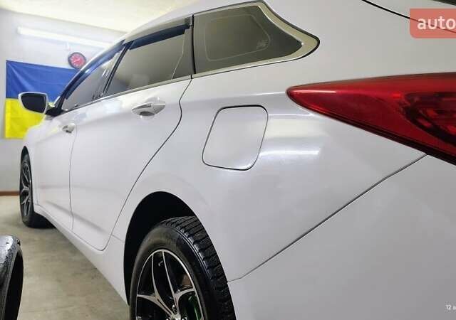 Белый Хендай и40, объемом двигателя 0 л и пробегом 295 тыс. км за 9350 $, фото 3 на Automoto.ua