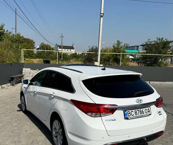 Білий Хендай і40, об'ємом двигуна 1.7 л та пробігом 266 тис. км за 9400 $, фото 4 на Automoto.ua