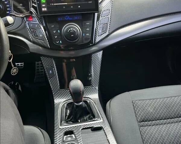 Белый Хендай и40, объемом двигателя 0 л и пробегом 295 тыс. км за 9350 $, фото 1 на Automoto.ua