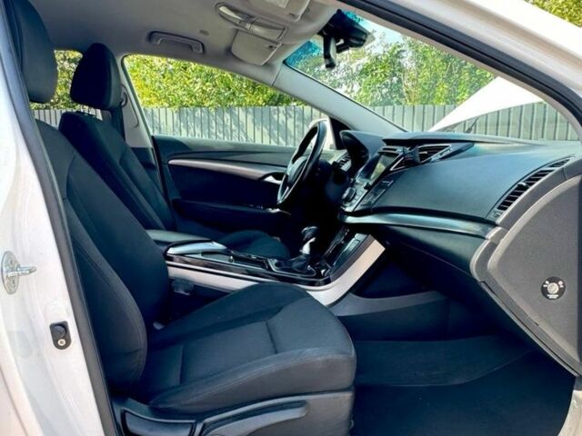 Белый Хендай и40, объемом двигателя 1.7 л и пробегом 266 тыс. км за 8600 $, фото 19 на Automoto.ua