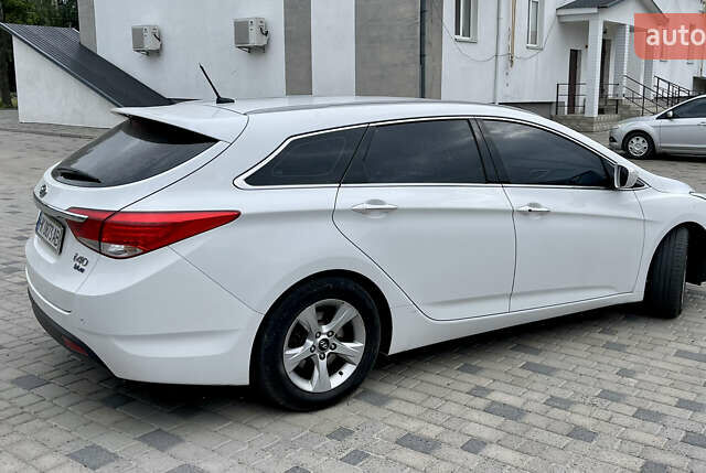 Белый Хендай и40, объемом двигателя 1.7 л и пробегом 224 тыс. км за 8900 $, фото 4 на Automoto.ua