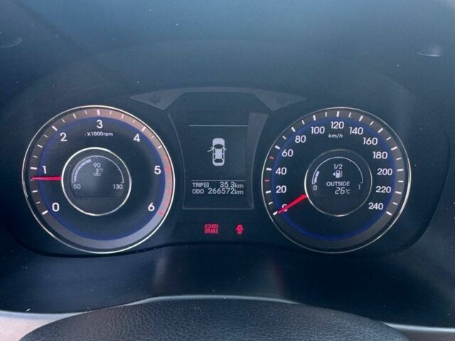 Белый Хендай и40, объемом двигателя 1.7 л и пробегом 266 тыс. км за 8600 $, фото 13 на Automoto.ua