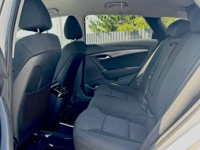 Белый Хендай и40, объемом двигателя 1.7 л и пробегом 266 тыс. км за 8600 $, фото 7 на Automoto.ua