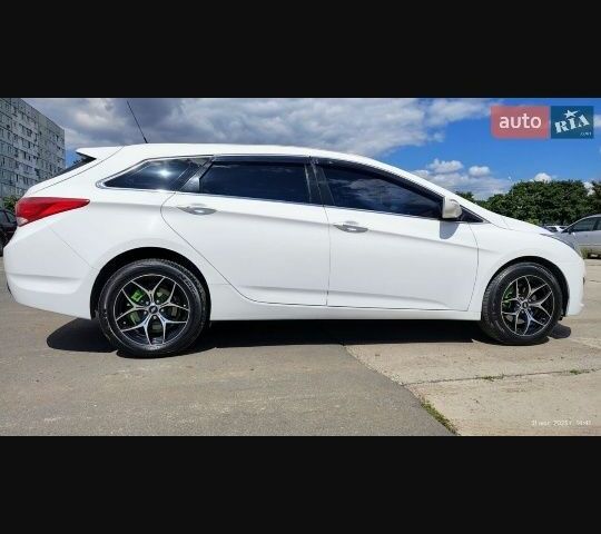 Белый Хендай и40, объемом двигателя 0 л и пробегом 296 тыс. км за 8500 $, фото 1 на Automoto.ua