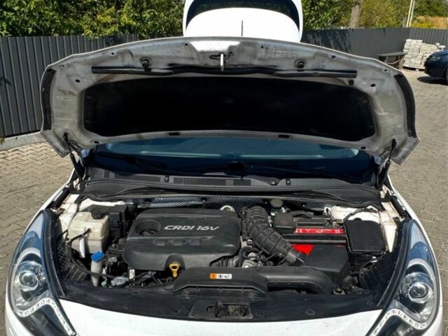 Белый Хендай и40, объемом двигателя 1.7 л и пробегом 266 тыс. км за 8600 $, фото 16 на Automoto.ua