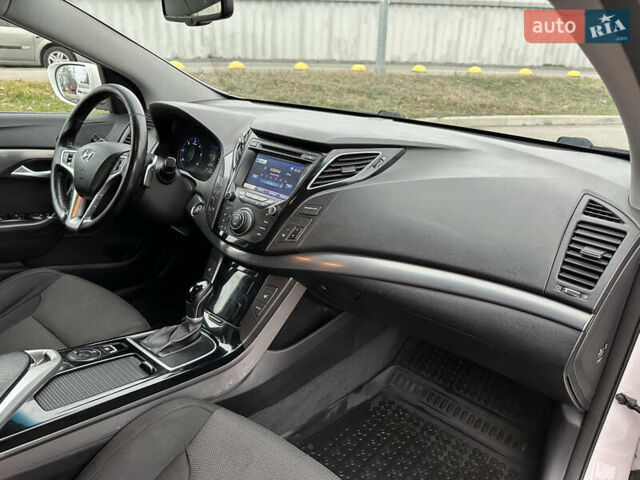 Білий Хендай і40, об'ємом двигуна 1.69 л та пробігом 184 тис. км за 11500 $, фото 18 на Automoto.ua