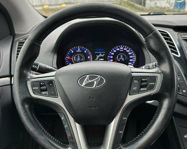 Білий Хендай і40, об'ємом двигуна 1.69 л та пробігом 184 тис. км за 11500 $, фото 12 на Automoto.ua