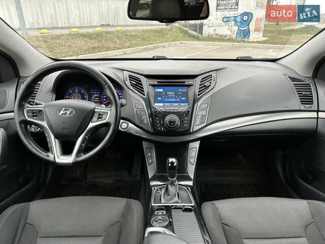 Білий Хендай і40, об'ємом двигуна 1.69 л та пробігом 184 тис. км за 11500 $, фото 8 на Automoto.ua