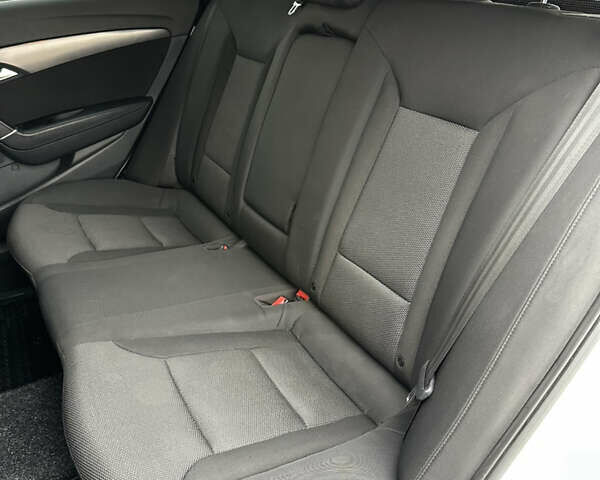 Білий Хендай і40, об'ємом двигуна 1.69 л та пробігом 184 тис. км за 11500 $, фото 22 на Automoto.ua