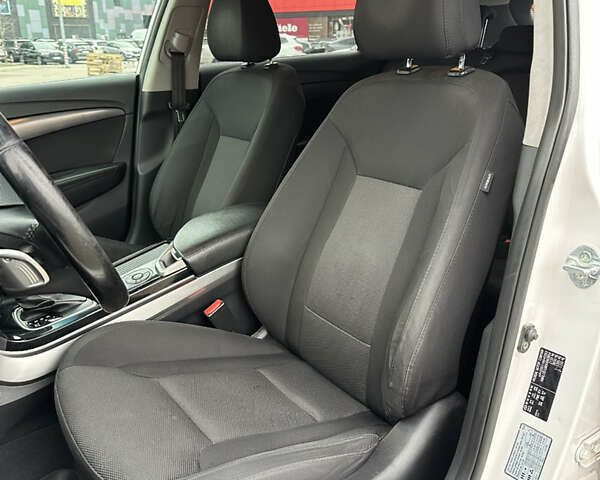 Білий Хендай і40, об'ємом двигуна 1.69 л та пробігом 184 тис. км за 11500 $, фото 14 на Automoto.ua