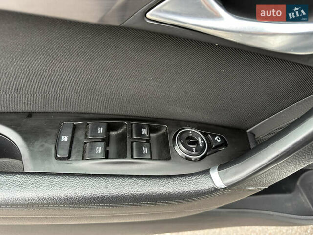 Белый Хендай и40, объемом двигателя 1.7 л и пробегом 184 тыс. км за 9950 $, фото 17 на Automoto.ua