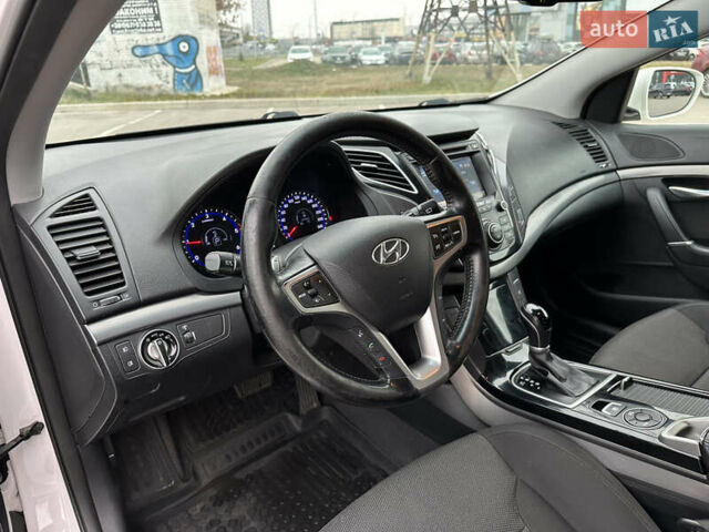 Білий Хендай і40, об'ємом двигуна 1.69 л та пробігом 184 тис. км за 11500 $, фото 13 на Automoto.ua