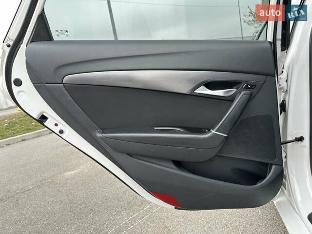 Білий Хендай і40, об'ємом двигуна 1.69 л та пробігом 184 тис. км за 11500 $, фото 23 на Automoto.ua