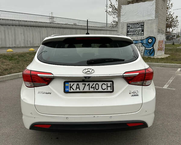 Белый Хендай и40, объемом двигателя 1.7 л и пробегом 184 тыс. км за 9950 $, фото 7 на Automoto.ua